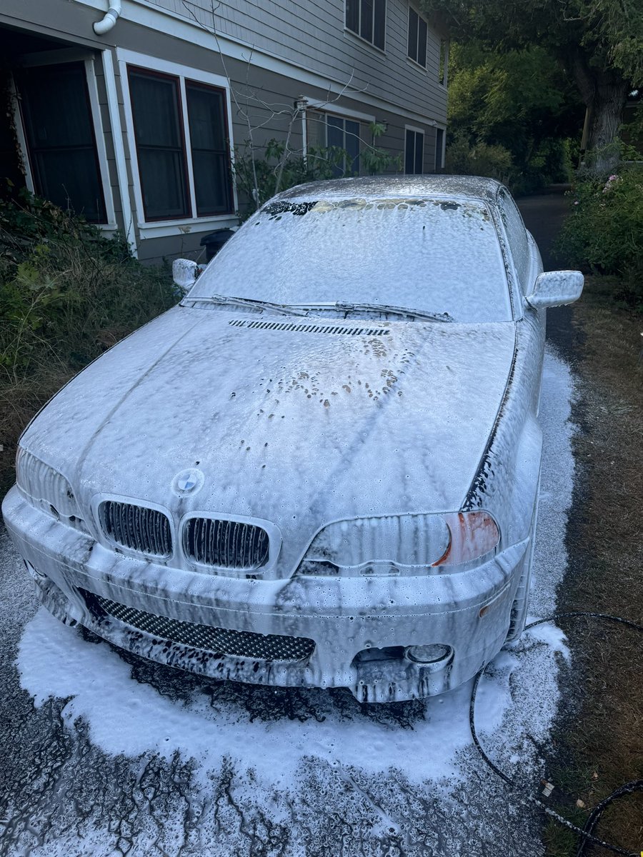 I’m really just a normal ass person that loves cars and makes good music.

“CRUISIN WITH THE HOMIES” soon… 🤞