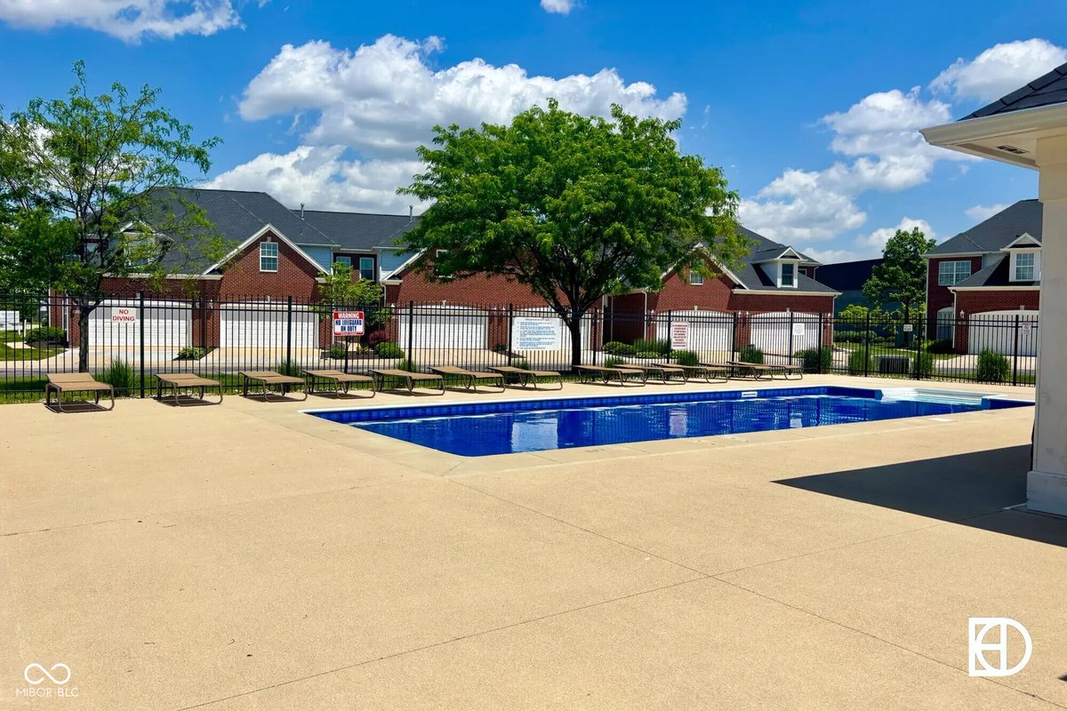 RyanHakes's tweet photo. Immaculate Townhome for Sale in #Westfield with Community Pool near the  #Monon and #GrandPark https://t.co/EHwjYADMw9 https://t.co/vVNVG4xek8
