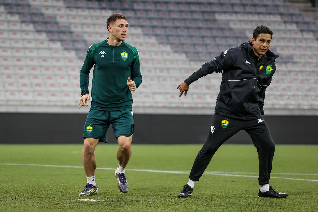 PedroHLima7's tweet photo. O argentino Felipe Pasadore, de 25 anos, está relacionado pela primeira vez no @CuiabaEC. O gringo pode fazer a sua estreia pelo Dourado. O centroavante tem passagens por San Antonio Bulo Bulo, da Bolívia, Schaffhausen, da Suíça e Sportivo Luqueño, do Paraguai. @geglobo #cuiabaec https://t.co/S0U4VpPHE3