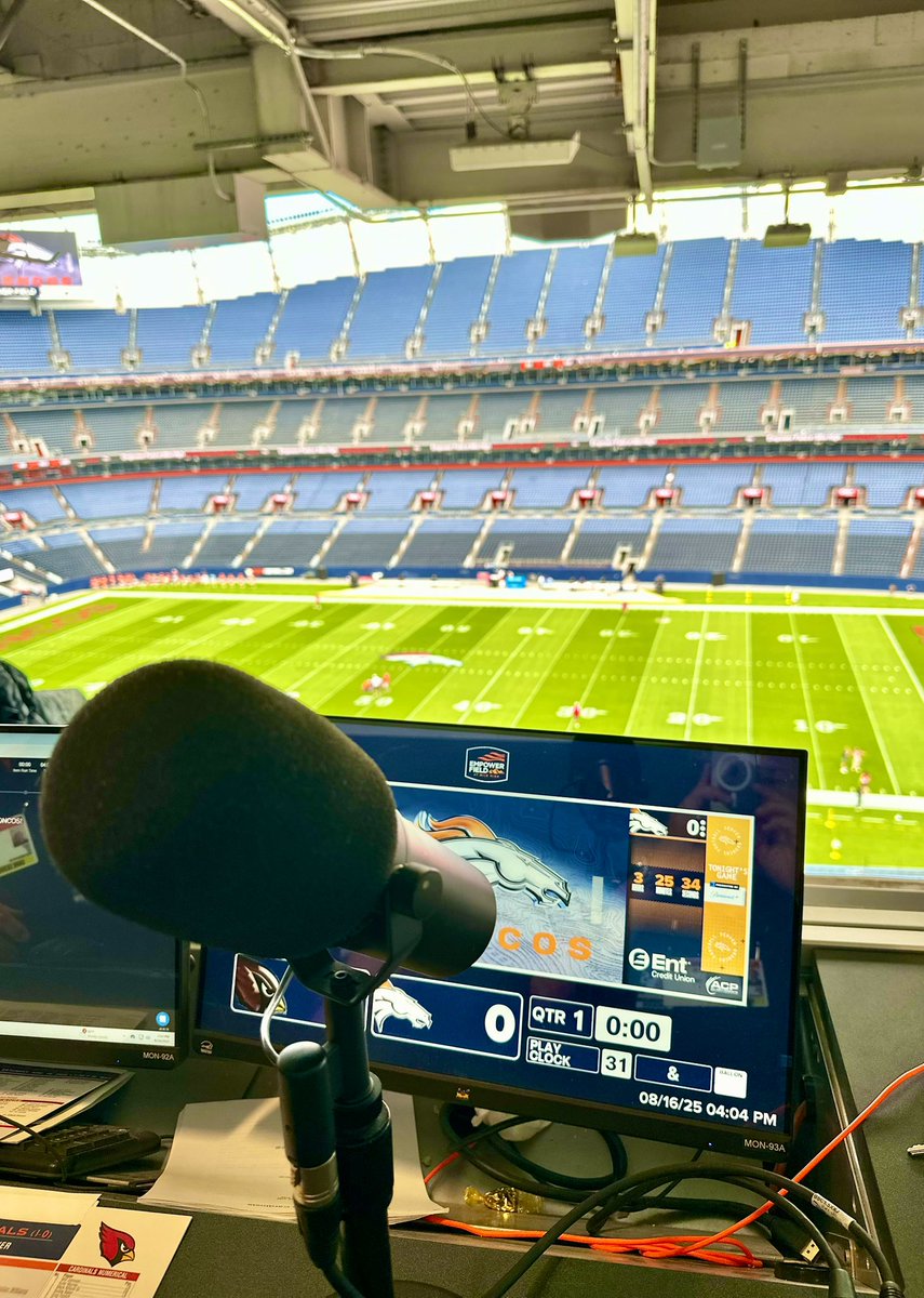 And we’re back.

🏈 🎙️ 

#BroncosCountry