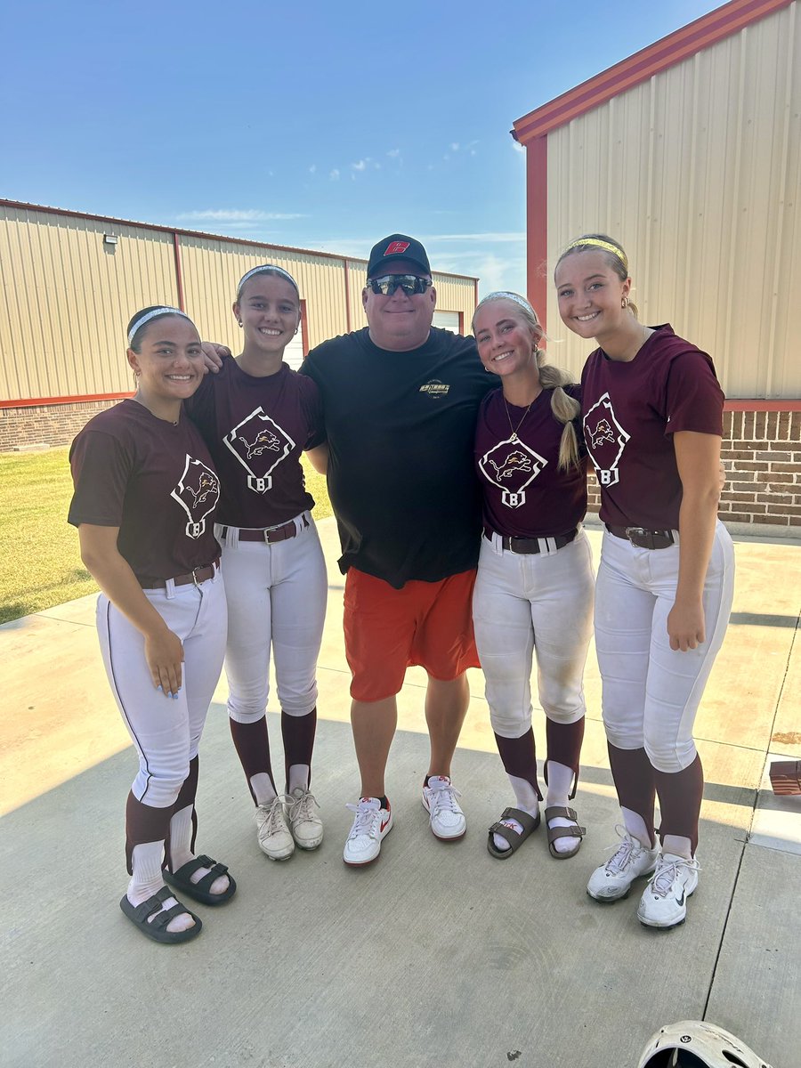 Finished off the week 3-3 with a great win against our rivals!! 🦁&gt;🐅
<a href="/EpicNational16u/">Epic National Smith 16u</a> <a href="/blanchard_SBall/">Blanchard Softball</a> 
#des #DWWD
