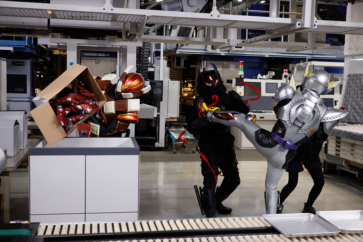 #仮面ライダーガヴ
第49話『俺はお菓子を信じてる』
【予告】youtu.be/7wju3c54FGg

ついにクライマックス突入！
返り咲いたランゴと最後の戦い🐉🍇

絆斗とラキアが決死のヒトプレス奪還へ🍫🍮
ショウマはお菓子の力で奇跡を起こす！？☁️

⏬48話振り返りはこちら⏬
kamen-rider-official.com/gavv/49/