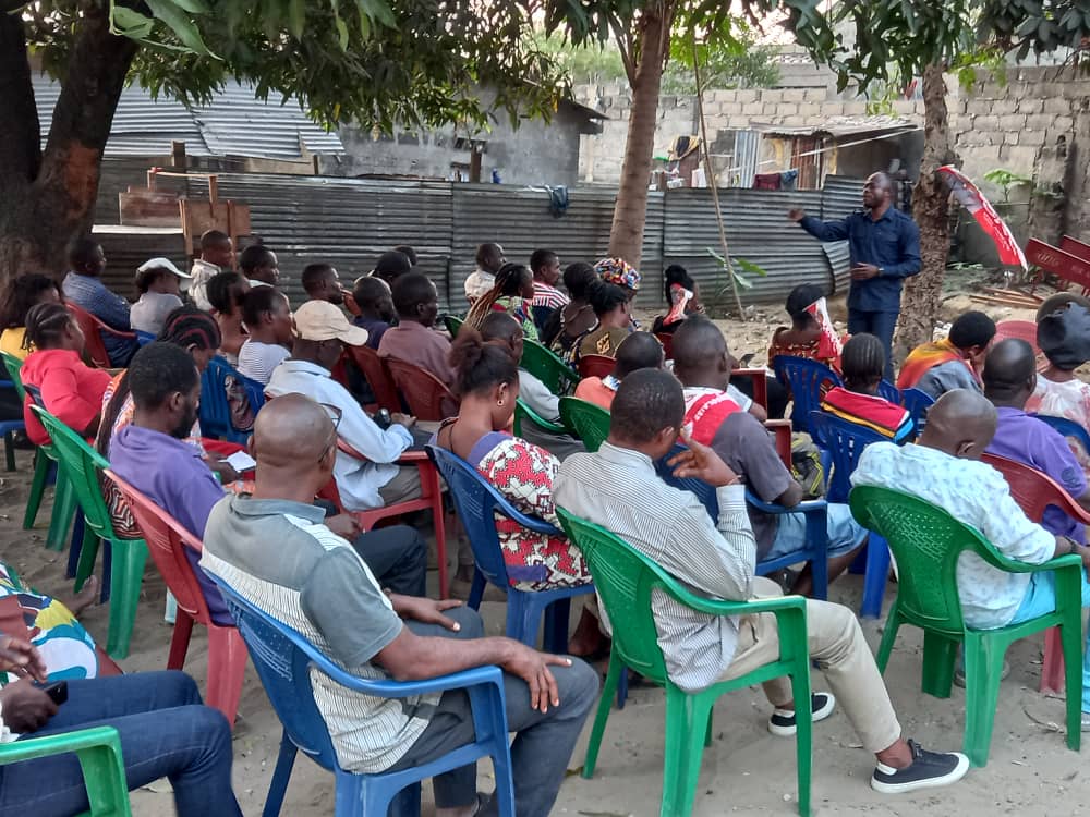 Exauce Munongo (@exaucemunongo11) on Twitter photo En prélude d'une grande activité qui se prépare, l'homme qu'on appelle le leader maximum de l'UNC/MASINA, <a href="/FrancisNzuzi/">francis nzuzi </a> a tenu une première réunion préparatoire avec ces collaborateurs ce samedi 16 août. Toujours pour la défense du parti cher au Mwalimu <a href="/VitalKamerhe1/">Vital Kamerhe</a> à la base. En prélude d'une grande activité qui se prépare, l'homme qu'on appelle le leader maximum de l'UNC/MASINA, <a href="/FrancisNzuzi/">francis nzuzi </a> a tenu une première réunion préparatoire avec ces collaborateurs ce samedi 16 août. Toujours pour la défense du parti cher au Mwalimu <a href="/VitalKamerhe1/">Vital Kamerhe</a> à la base.
