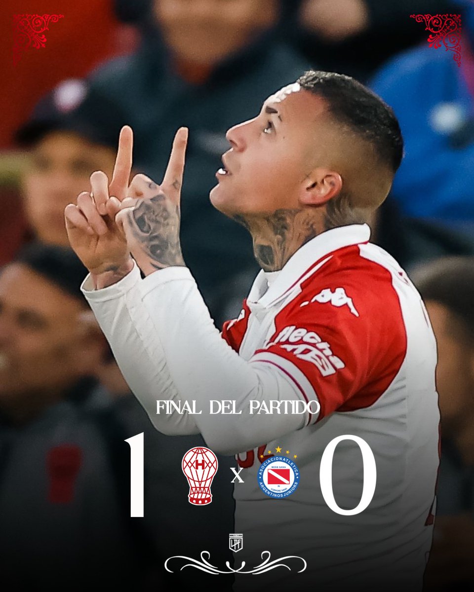 CarlaVr26's tweet image. Así Sí... 
En casa, siempre de a 3... 🎈🎈🎈
#HuracánYNadaMas 🥰