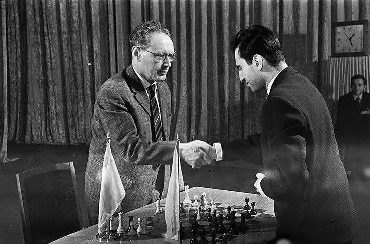 Russia's tweet photo. ♟ #OTD in 1911, Soviet chess Grandmaster Mikhail #Botvinnik was born.
In late 1940s–early 1960s, he was nearly unstoppable on the chessboard, claiming World Chess Champion crown three times.
👉🏻 #DYK? Botvinnik was also a brilliant engineer who helped pioneer computer chess 💻 https://t.co/QFTOOPlMfY