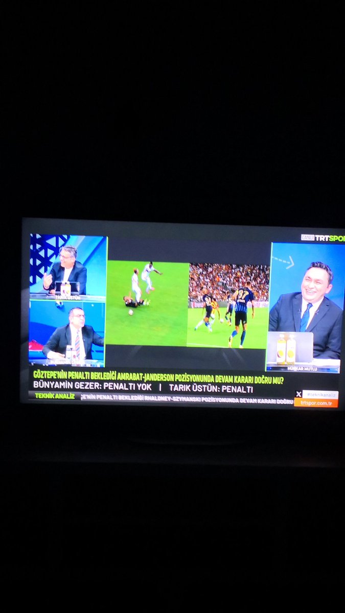 Hünkar bey AMRABAT ayağını fazla kaldırıyor.. Bünyamin Gezer Diğer pozisyonda tabanla geliyor  kırmızı yok diyor. Ayağını kaldırıyor. Geçen sene böyle diyordu şimdi yok diyor. Ayağını kaldırıyor  bu kırmızı diyen Bünyamin bu sene yok diyor #teknikanaliz