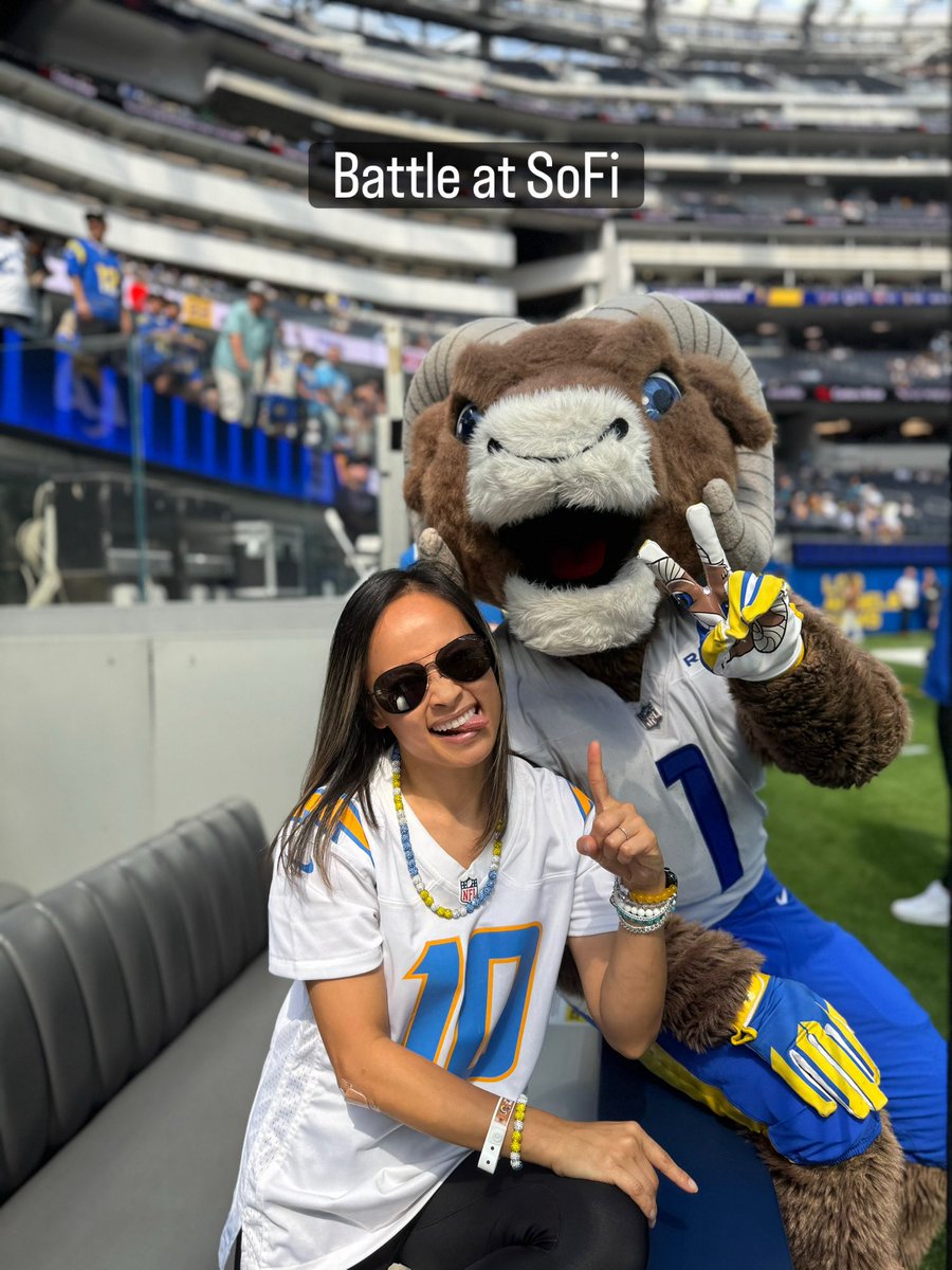 MerrianneDo's tweet photo. It's a local battle at @SoFiStadium today between the @chargers and @RamsNFL  Let's go, Bolts!!! ⚡️⚡️⚡️

👋 @RampageNFL 

#chargers #rams #nfl #football #merriannedo #fanatic #boltup https://t.co/j5IWOkd2hL
