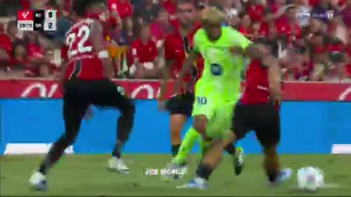 En una el señor Munuera no pitó penalty, en otra expulsa a un jugador del Mallorca. En una podía entrar el VAR y no entró, en otra hace uso de la expulsión donde no puede entrar el VAR…<a href="/Mourinhismo__/">Mou</a> <a href="/Castillo__Rm/">(fan) Cᴀꜱᴛɪʟʟᴏ</a> <a href="/ArchivoVAR/">Archivo VAR</a>