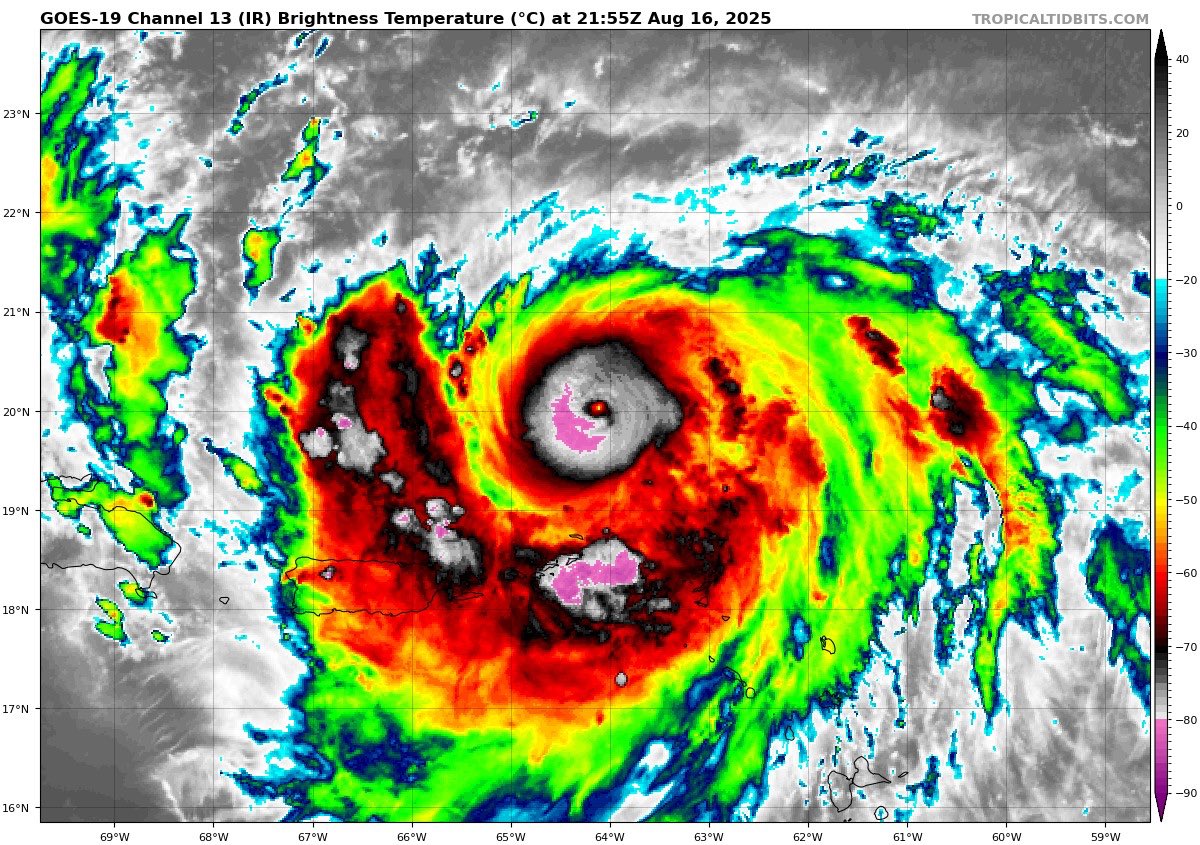 TemporadaCiclon's tweet image. 🚨BOLETÍN ESPECIAL 🚨 
Imágenes de satélites muestran que hacia Puerto Rico, se encamina una gran banda periférica del #HuracanErin 🌀. Esperemos que este primer choque no cause daños.
Sin embargo, está llena de tormentas eléctricas y ráfagas de vientos.
#TemporadaCiclonica2025