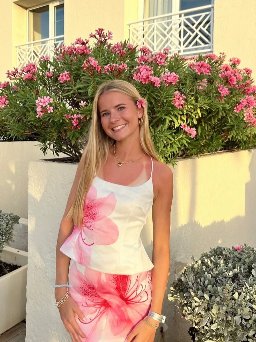 barre3wp's tweet photo. Help us wish sweet Georgia a very happy birthday! We're so happy to have her on our Kids Lounge and Front Desk team, and if you haven't met her yet, you're going to love her calm and generous spirit! 🩷 Cheers to the year ahead Georgia! #barre3 #barre3winterpark #birthday https://t.co/Z4NC5Tah50
