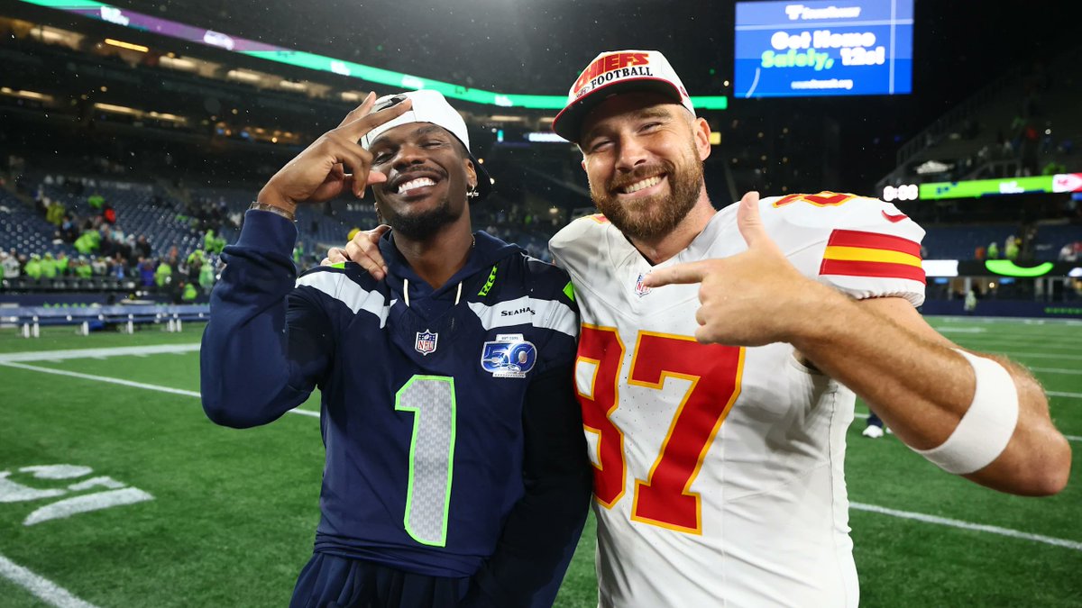 This is pretty cool. From after last night's game.

📸 <a href="/Chiefs/">Kansas City Chiefs</a>