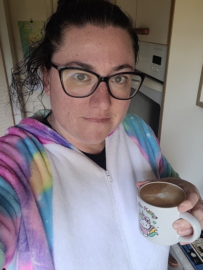 Sunday
Pretty rekt, sore throat and just under the weather. 
Did a RAT yesterday, nothing, will do another tomorrow if still feeling meh before heading out into the world 
Mouth is healing fine tho at least stiches out Tue at this stage.
phonakins.com/support