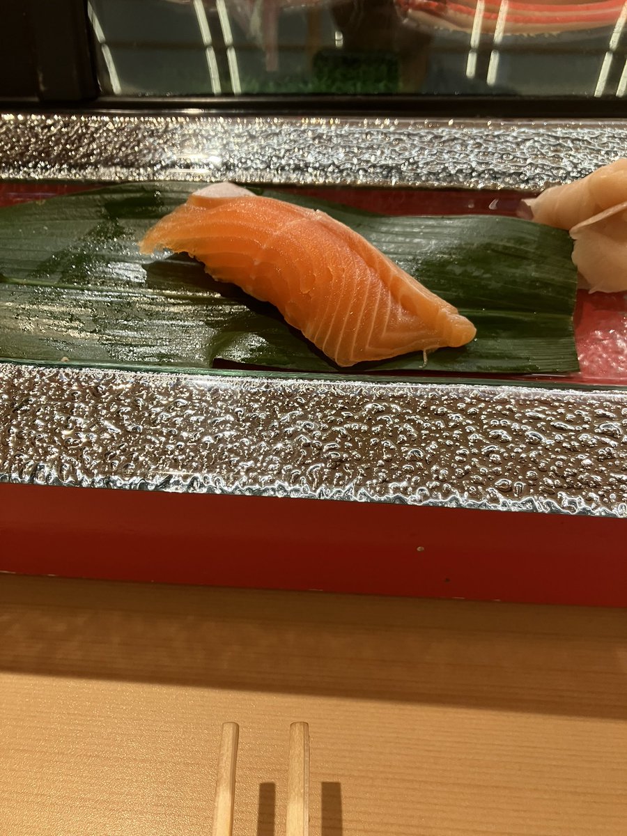 7noppe's tweet photo. 生穴子(750円)、煮穴子(750円)、トロ(1000円)を食す。全部絶品！その後大将オススメのシマアジ、アオリイカ、サーモンを頂く。長崎空港に立ち寄った際は必ず訪れる店です。
#長崎空港
#しょうぶ https://t.co/WqG3w7S4dP