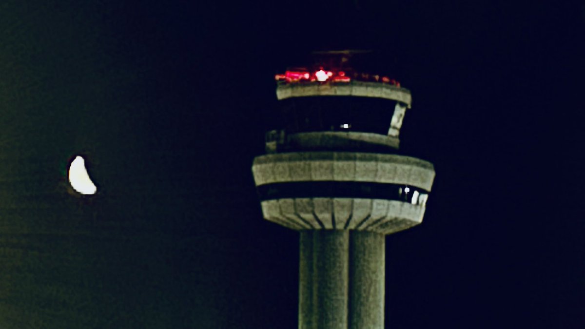 Robreferee's tweet image. Let’s have another @Gatwick_Airport