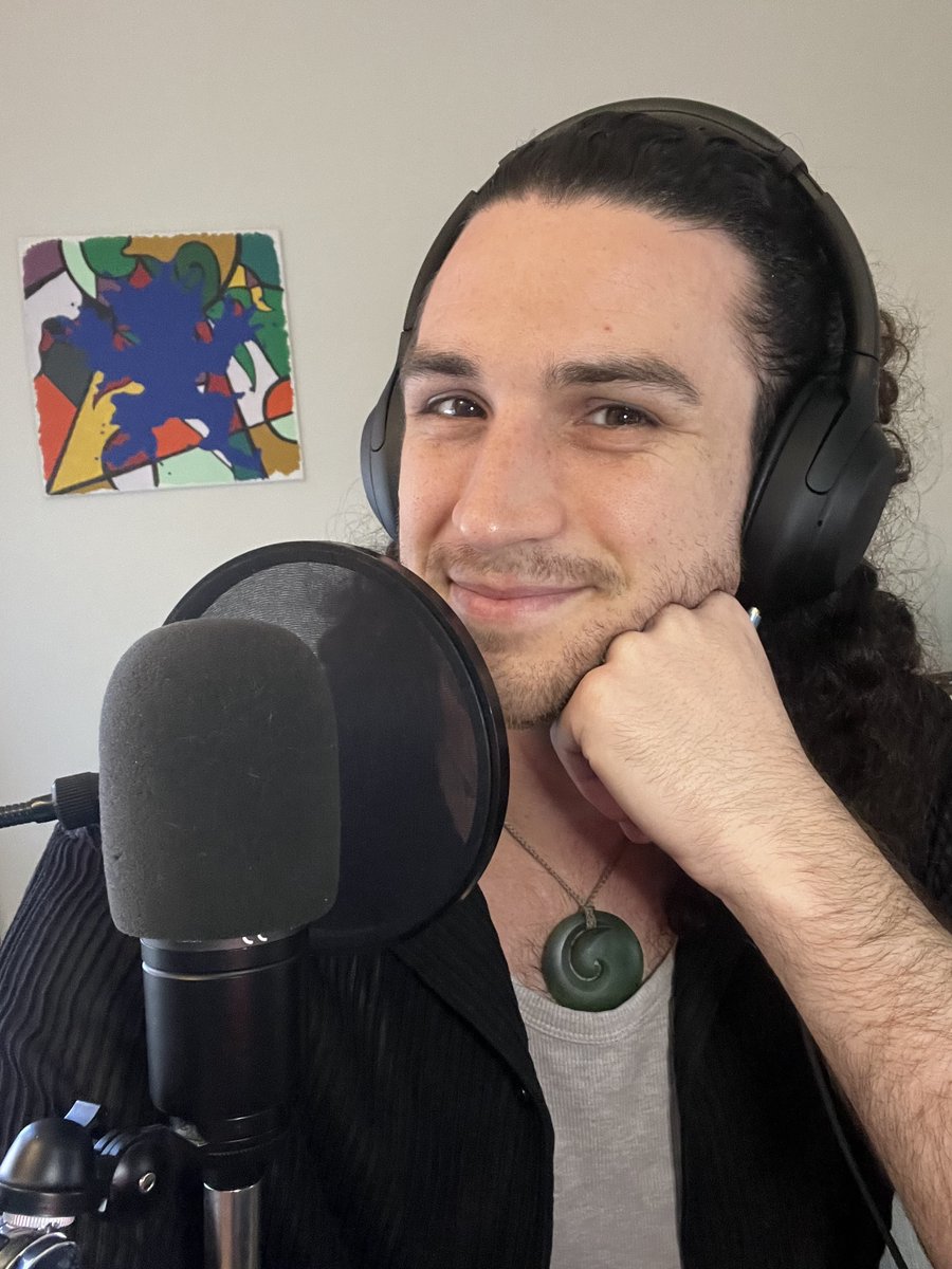 I'm live now with more Sims 4! Come join in <3