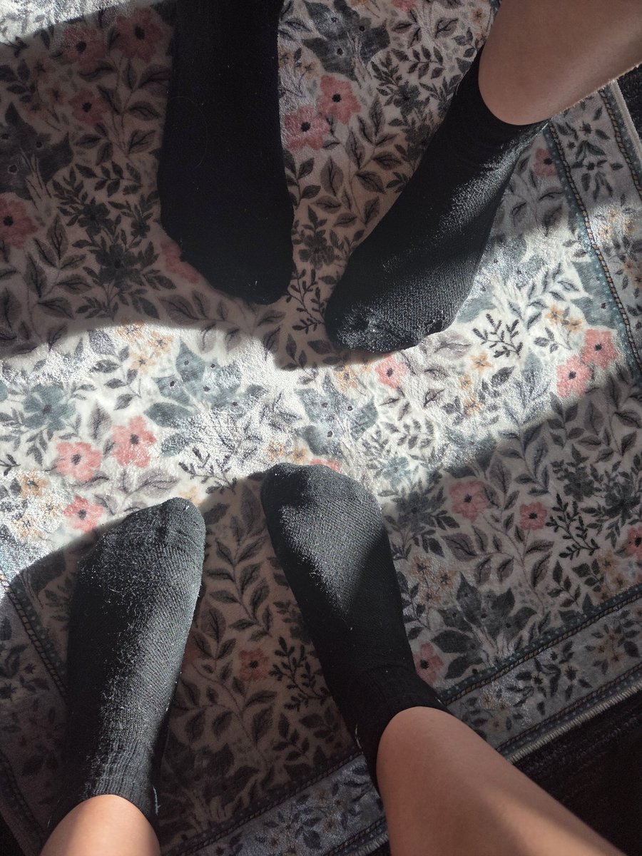 Sole sisters tweet media