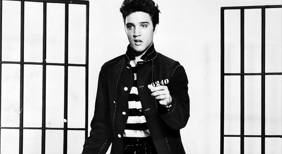 FrontRowSoccer's tweet image. OFFSIDE REMARKS: Recalling a memorable match on the day The King died - frontrow.soccer/eyja7