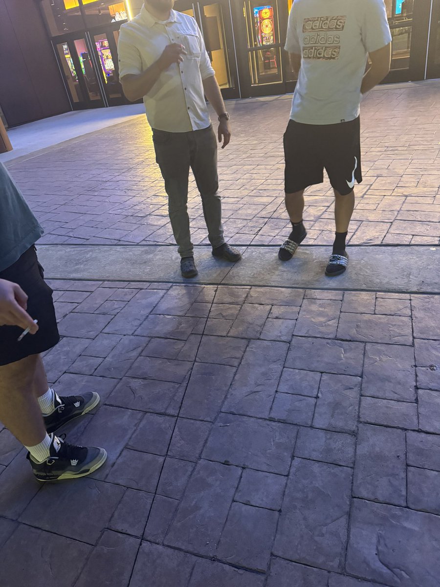 dingledynasty's tweet photo. Nothing better than ripping cigs with the guys after getting absolutely raped by the casino #lank https://t.co/WbmF9oSKJm