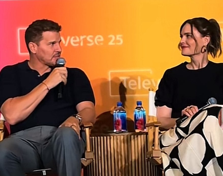 🥹 I think I will never get over this reunion. It has been so beautiful to remember moments of Demily 🩷🤚🏻