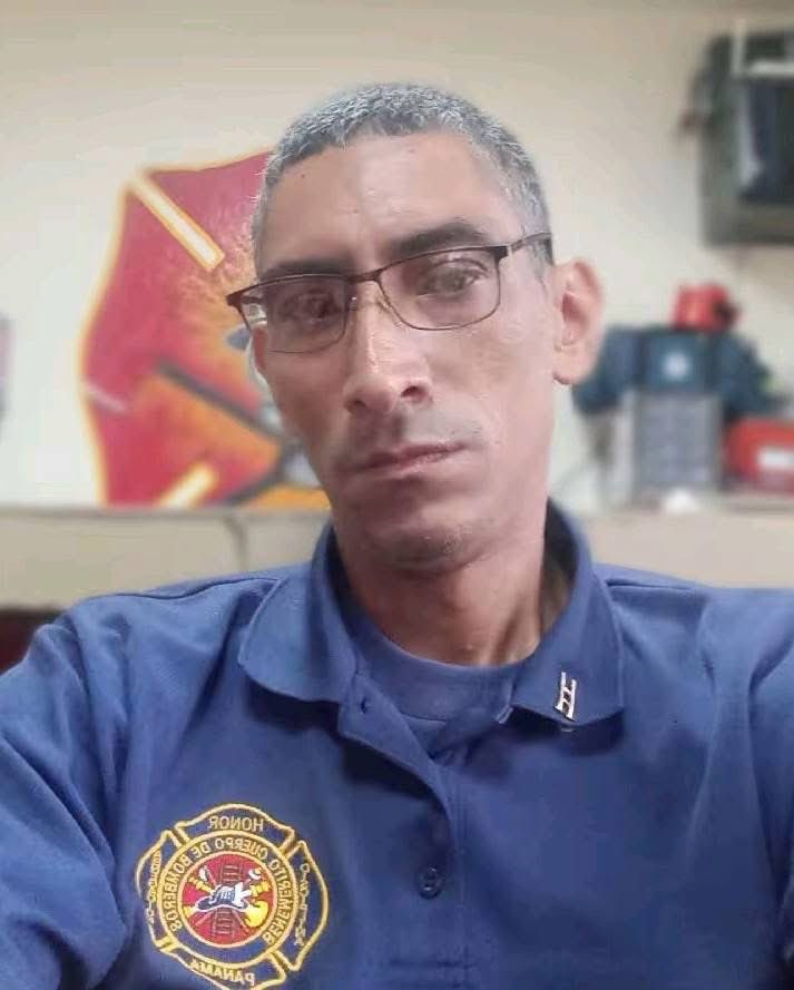 DrMocci's tweet image. Se solicita el respaldo de toda la ciudadanía para ayudar en la búsqueda del Teniente Delvis González, miembro del Benemérito Cuerpo de Bomberos de Panamá, Zona Regional de Panamá Oeste, quien fue reportado como desaparecido este 15 de agosto de 2025.

El oficial reside en la…