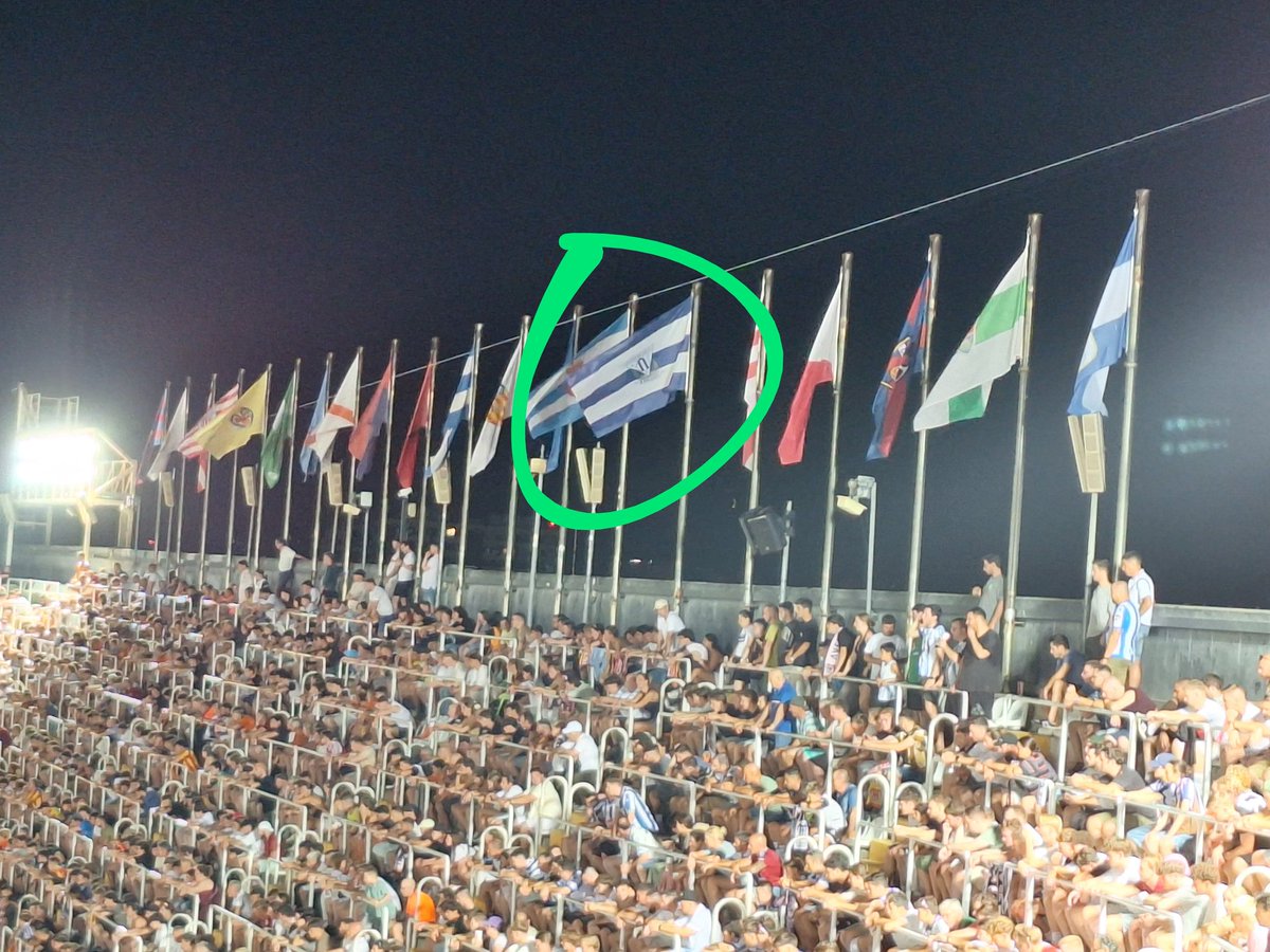4gortari's tweet photo. @valenciacf la bandera del @CDLeganes?? Ojalá el año que viene... https://t.co/PCzqGbO2Ur