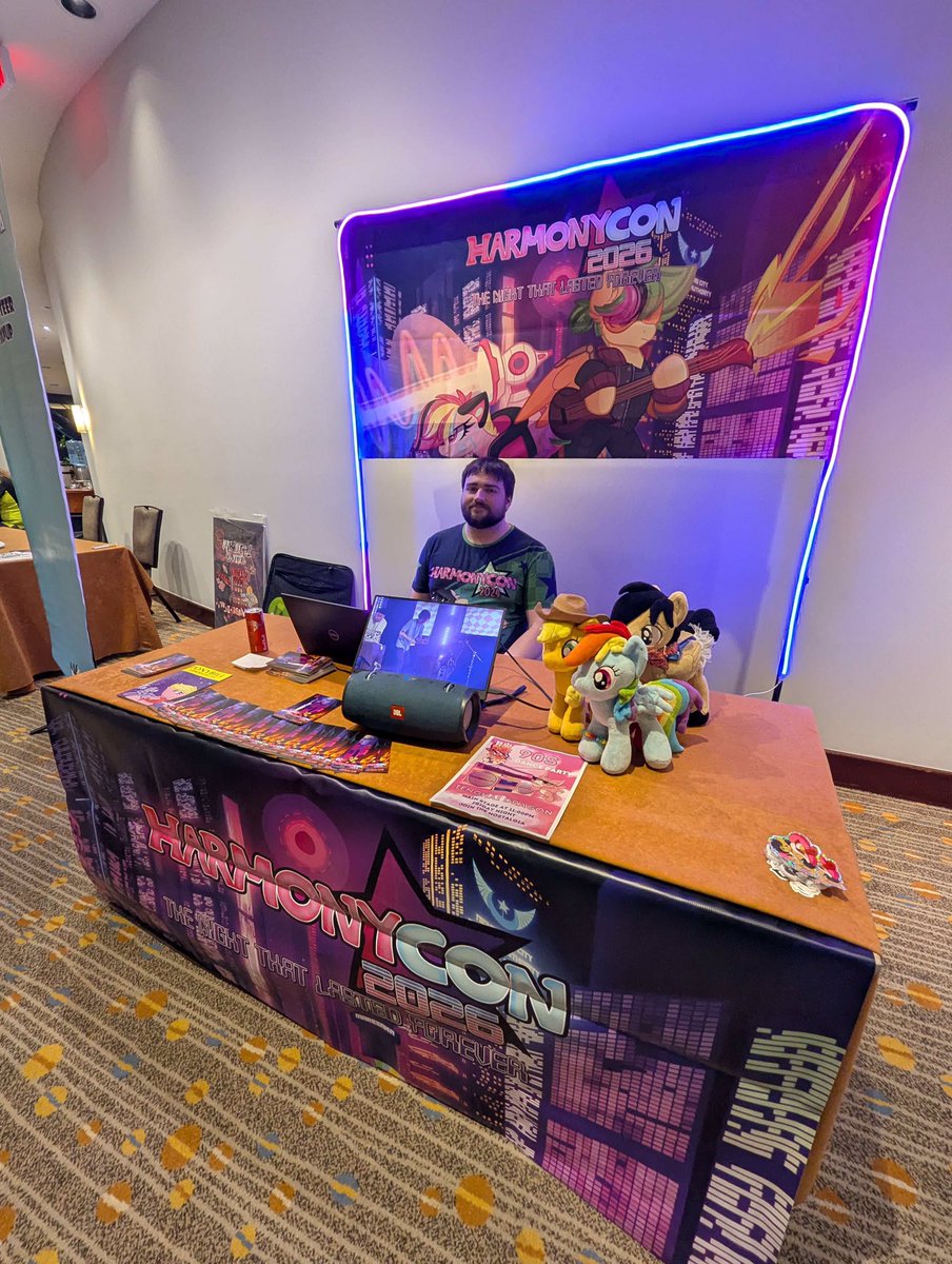 go keep <a href="/RBWPepper/">Pepper</a> company he is cold &amp; hungry 🥺🥺🥺