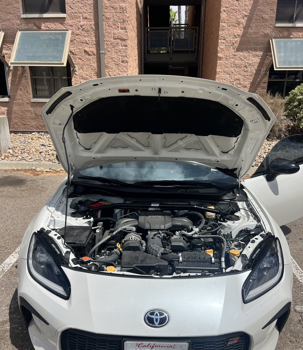 leannekills's tweet photo. new front strut tower install :’) https://t.co/QRsCrVciQN