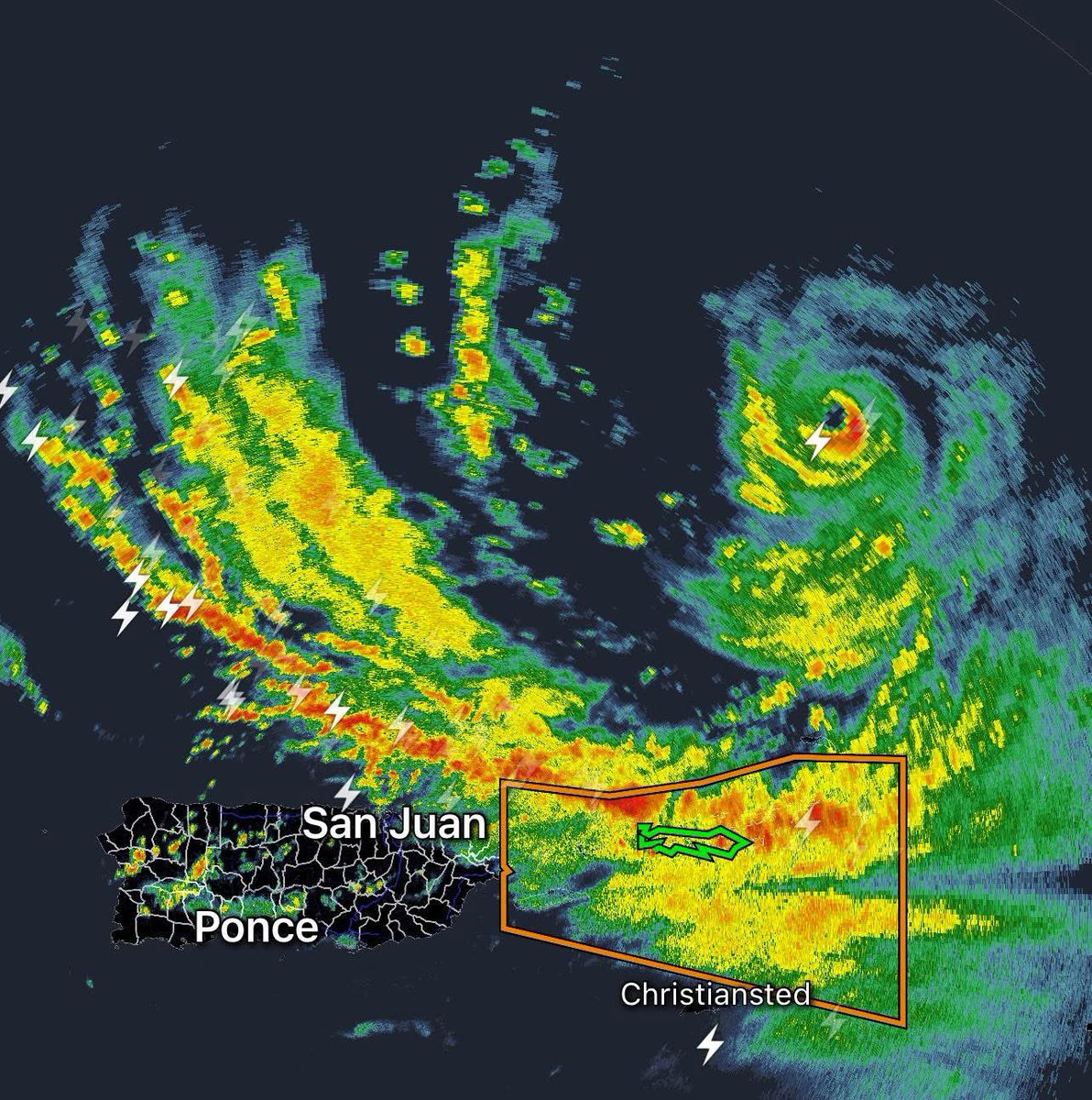 TemporadaCiclon's tweet image. El #HuracanErin es grande.
Observen la primeras bandas que se extienden a más de 250kmph fuera de su centro. Los residentes de Puerto Rico comenzarán a recibir los primeros impactos. 🌀 Las islas Vírgenes y Sotaventos están bajo efectos directos de #Erin.
#TemporadaCiclonica2025