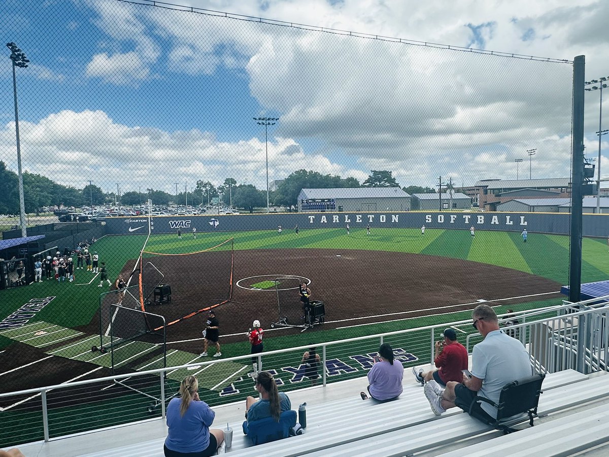 Kylie_2K9's tweet photo. Thank you, @Coach_Cump @nyka_wood, and @TarletonSB for hosting such a great camp today! Looking forward to the next one! Special thank you to @mollykcochran and @alyssabuda7 for making me feel so welcome and giving  me tips and advice on how to become better ! @BGN_18U @bombers_academy @CoachCSalt @Calallen_SBall @RecruitCalallen