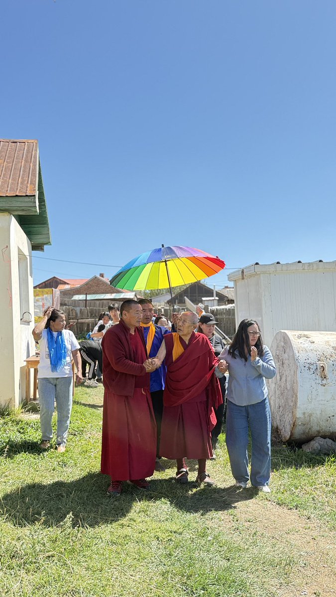 Хамаг амьтан амгалан байх болтугай Түмэн олныг гийгүүлэгч Банчин Ойбүрүл ринбүчи багш өөрийн тэргүүлдэг Гачуурт төслийн хэрэгжилтэй танилцлаа.Ринбүчи багш Монгол оронд морилсон цагаасаа эхлэн тухайн цагт төрийн үйлчилгээ хүрээгүй нийслэл хотын алслагдсан хорооны хүнд хэцүү