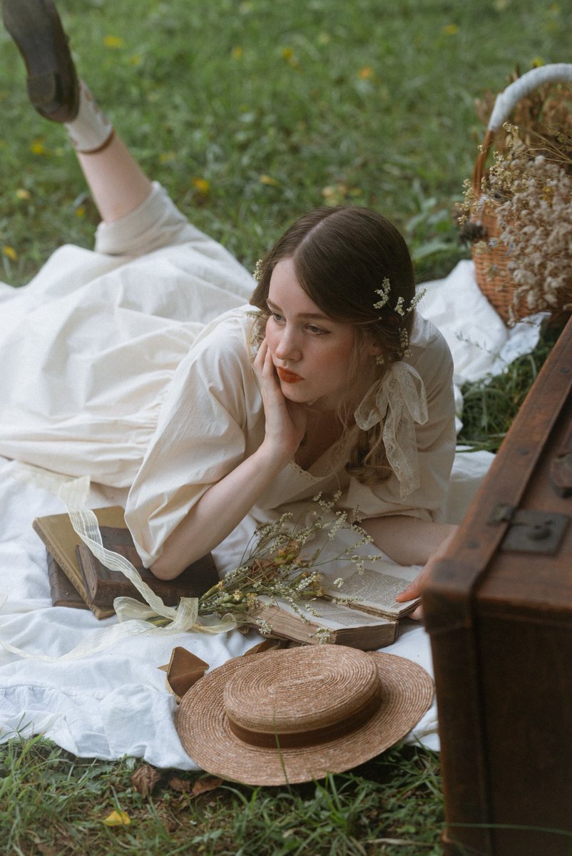 ari_amaru's tweet photo. A quiet afternoon,
lost in books .. https://t.co/cfCRcDJXeg