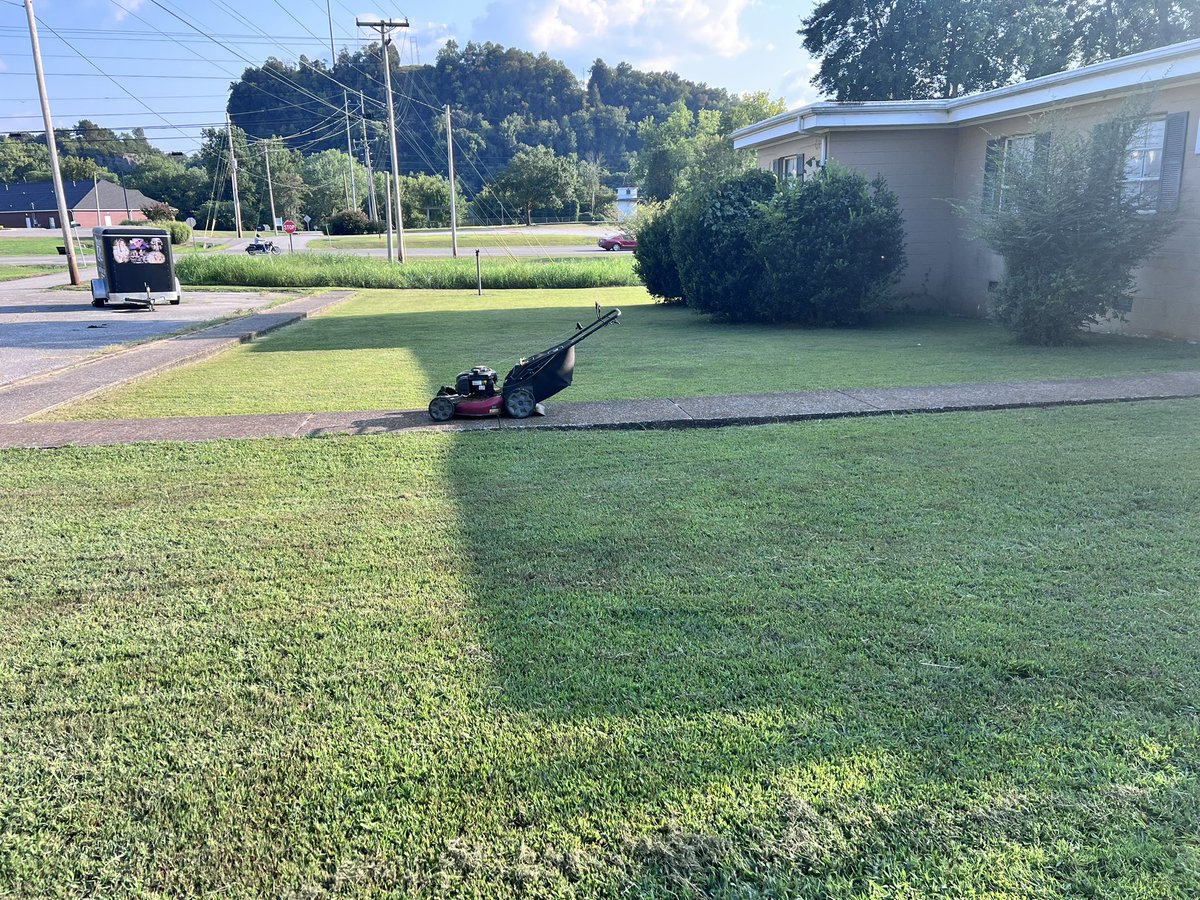 1041theranch's tweet image. Another fun Saturday! #pushmower