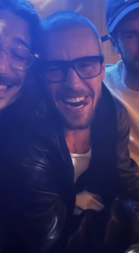 the glasses 😍😍😍😍😍😍😍