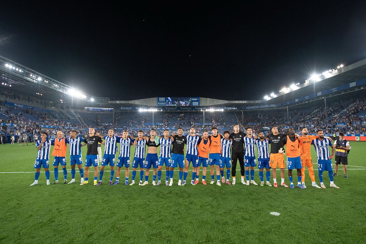 ¿Dónde puedo enmarcar una foto a las 1:14 AM?

🖼️🖼️🖼️

Es para un amigo.