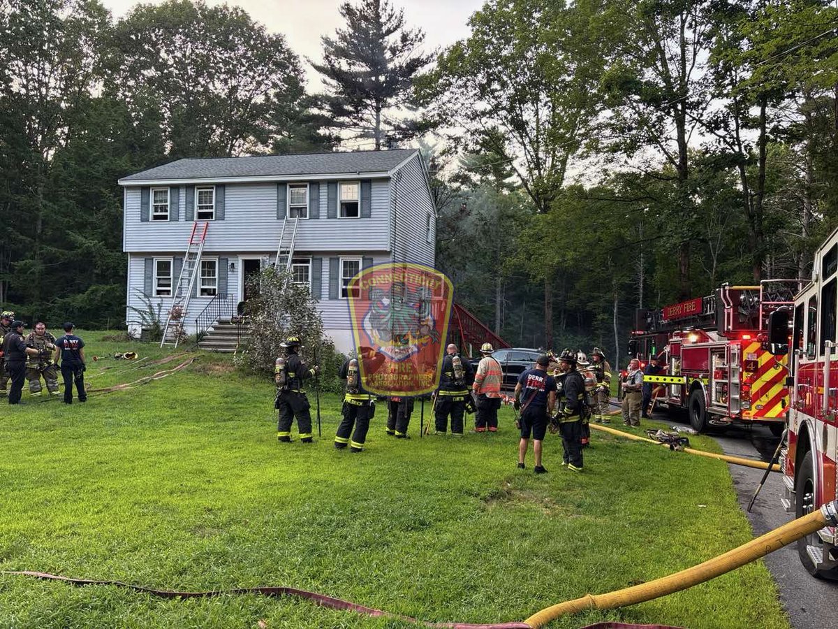 ctfirephoto's tweet photo. HAPPENING NOW: CFPA New Hampshire member Jim Peruta @res23cue is on scene at a fire in a residential house in Derry, NH. @DerryFire #derryfire #derrynh https://t.co/QcSRtOa9YQ