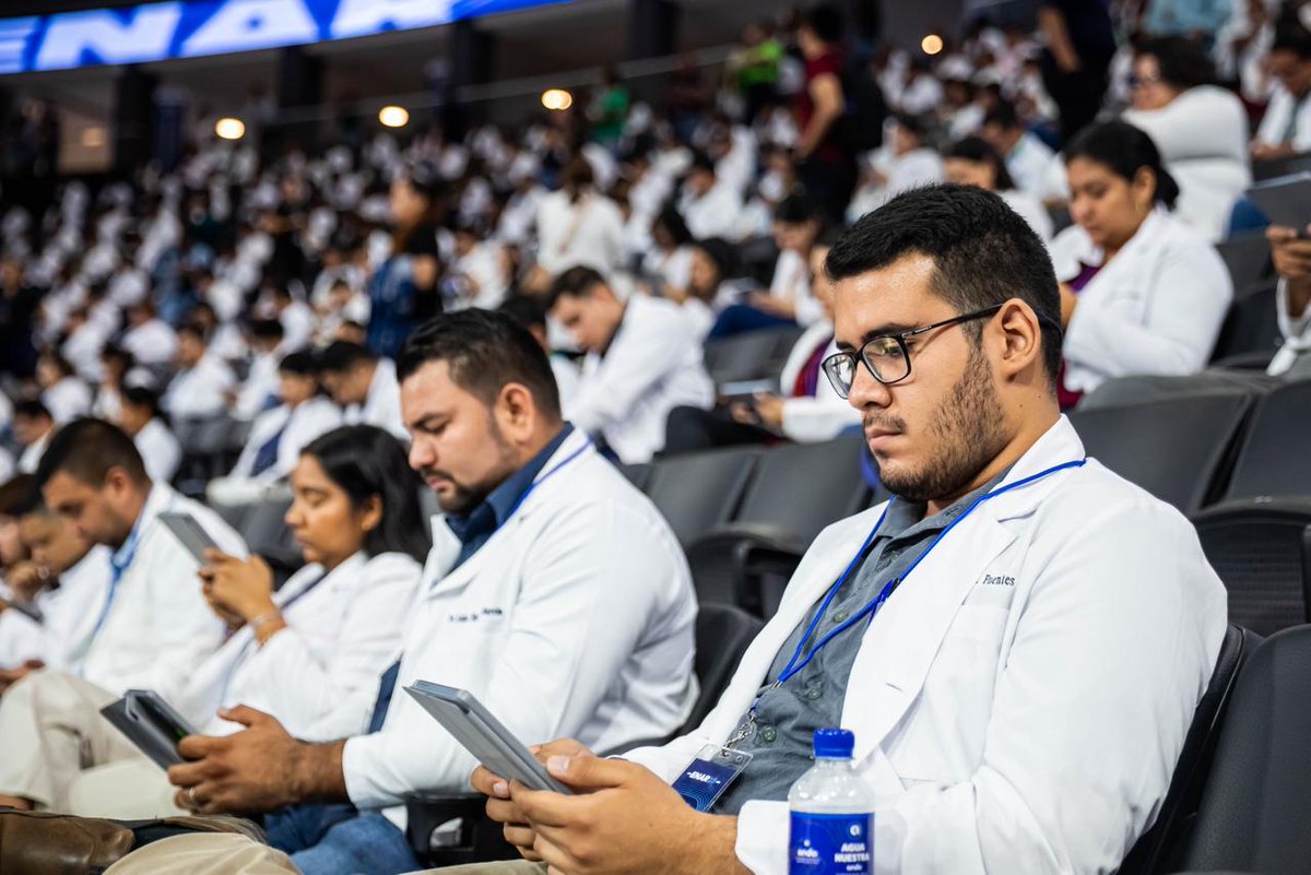 FranAlabi's tweet photo. Hemos finalizado el #ENAR2025 y compartimos los datos finales:

🌎 Participaron 180 médicos extranjeros provenientes de seis países: Honduras, Guatemala, Costa Rica, Belice, Cuba y México.

🇸🇻 Este nivel de participación refleja el creciente posicionamiento de El Salvador como referente regional en la formación de profesionales médicos, abarcando casi toda Centroamérica.

📚 Las cinco universidades con los mejores promedios, incluyendo aspirantes extranjeros, fueron:

• Universidad Latina de Costa Rica
• Universidad Nacional Autónoma de Honduras
• UES Occidente
• UES Central
• Universidad José Matías Delgado

📊 El promedio general de nota fue de 7.65