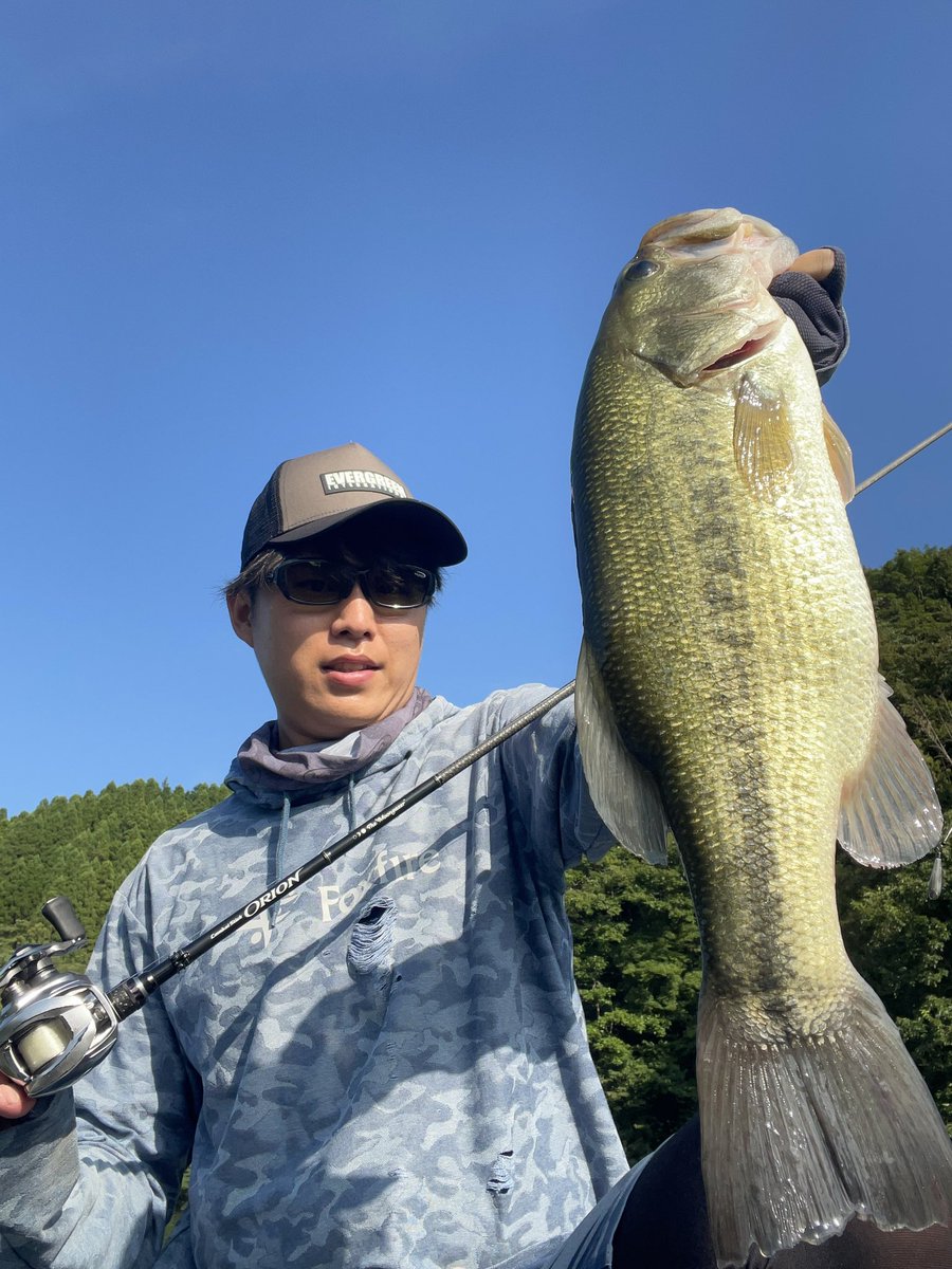 お盆後半芹川ダムで山籠り💪
バンクはサイズが出ないので
沖練習してきました〜
安定のラストエース80Fと103S＆86Sで
むず楽しい🐟
#ラストエース
#エバーグリーン