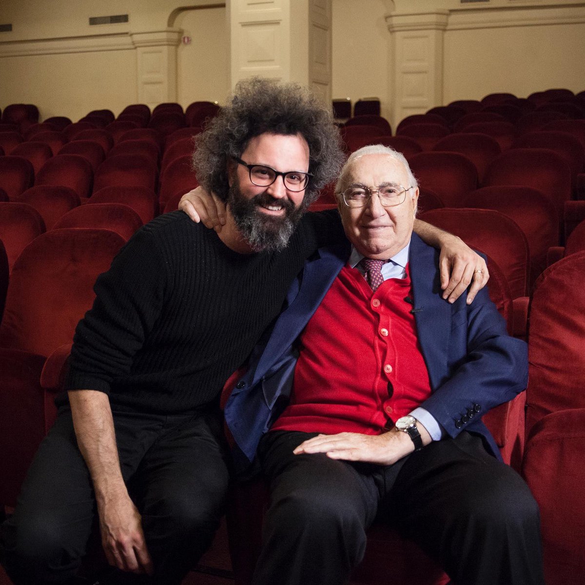 Mi hai insegnato che la musica e l’arte in generale, può cambiare in meglio la vita alle persone. E tu, con il tuo intuito innato, la vita l’hai cambiata a tanti. Anche a quel giovane cantautore coi ricci e gli occhiali. 
E io questo non lo dimenticherò mai.
Grazie Pippo.