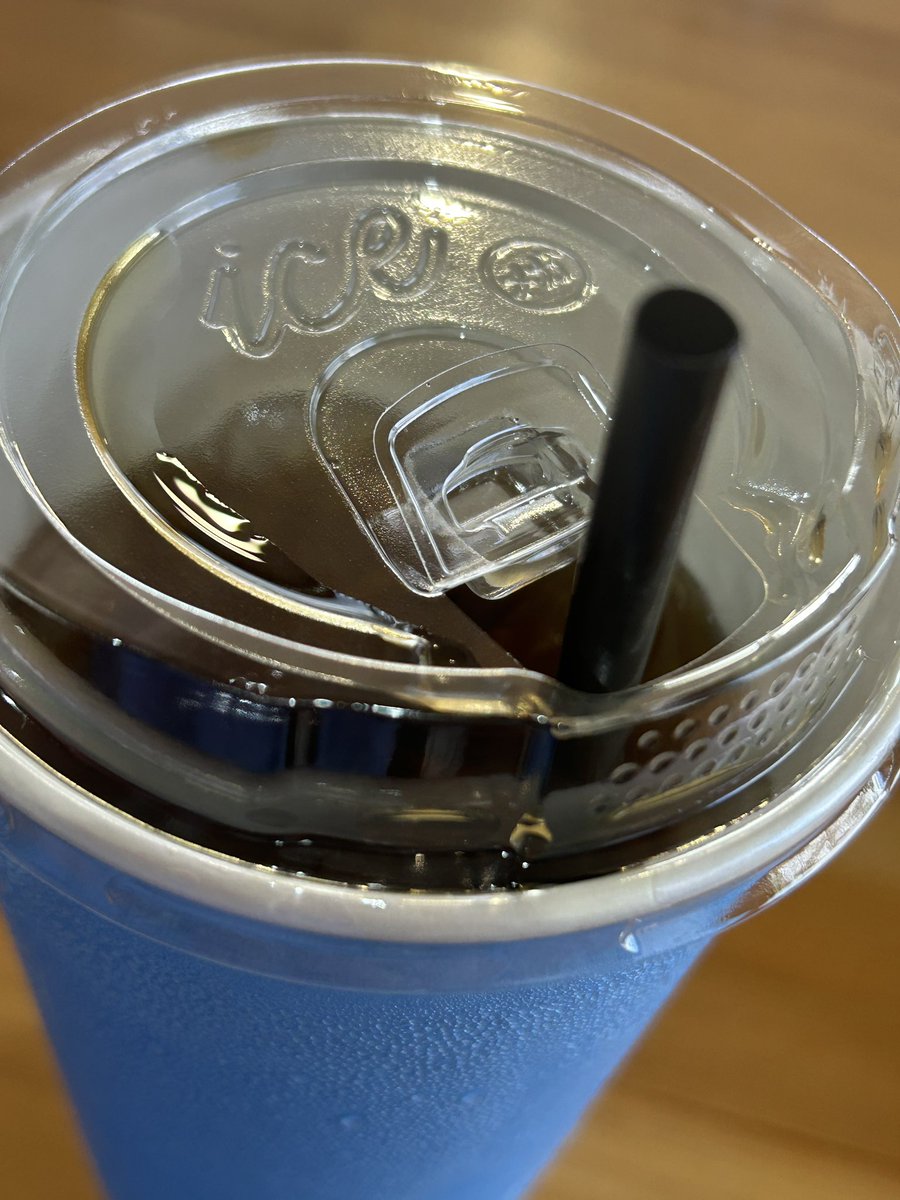 わーいローソンのマチカフェアイスティー復活！早速メガをお買い上げ。