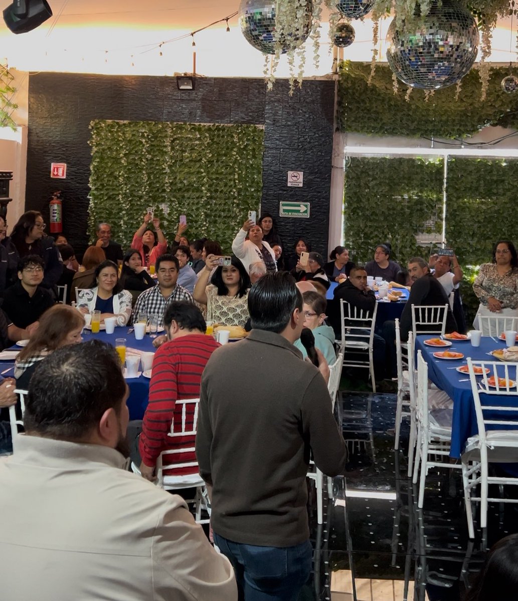 AAtaydeR's tweet photo. Hoy nos dimos cita desde temprano en Tlalpan para desayunar con militancia y mi querido hermano Concejal @EdsonVARE. 

Mantuvimos un muy nutrido intercambio de ideas. Sentí la energía y la vocación de las y los vecinos. Quieren vivir mejor. 

Acordamos trabajar mucho y hacerlo de manera coordinada. Les dije que cuentan conmigo.

¡Fue un gusto platicar con la militancia!
