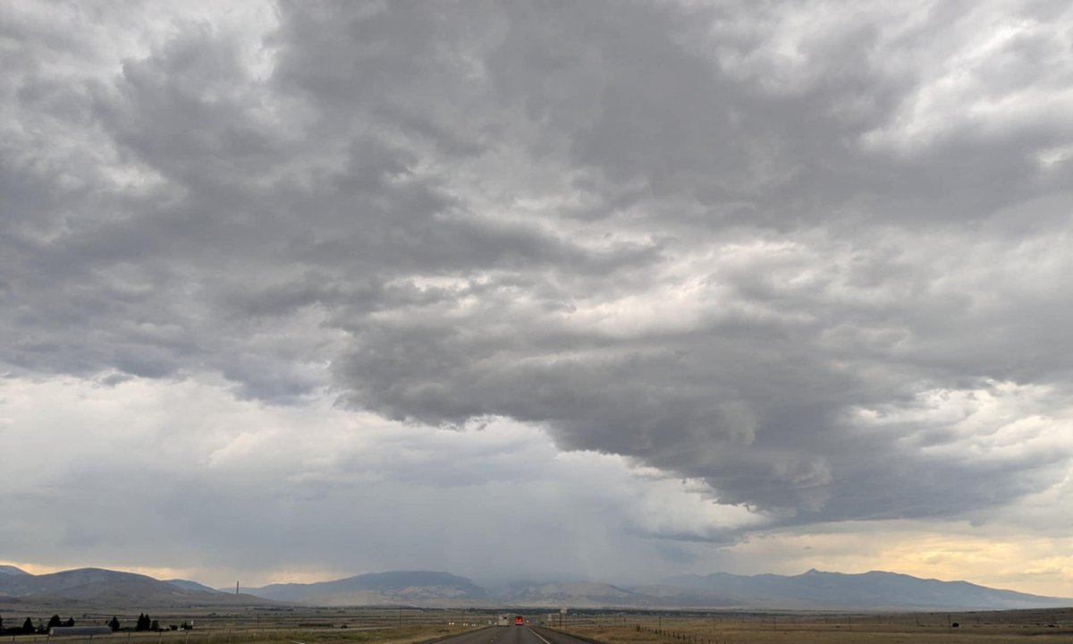 RachaelVC's tweet photo. Looking west towards Anaconda from I-90 just west of Butte. #mtwx @NWSMissoula https://t.co/7oAVMUdshV