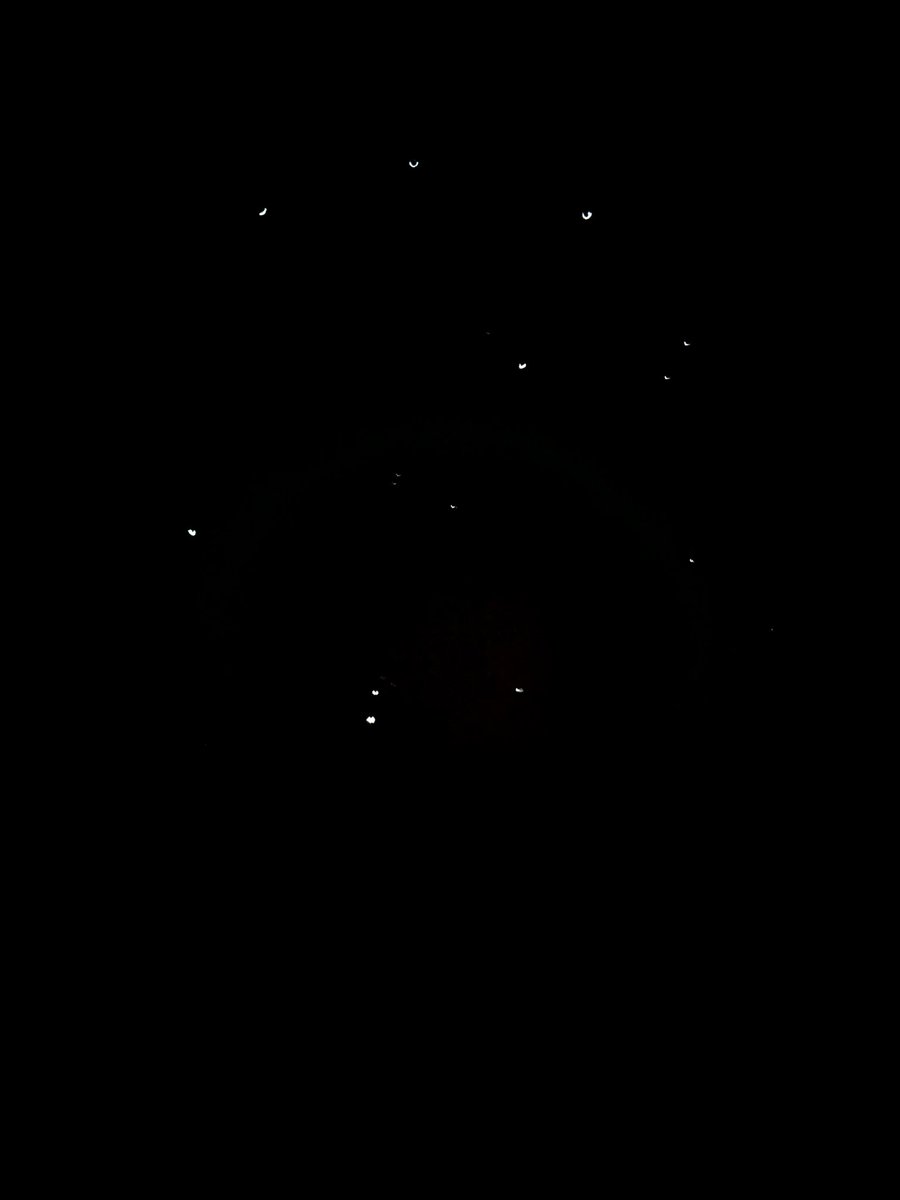 dana_ams's tweet photo. اقتران عنقود الثريا مع القمر 🌌
#Pleiades https://t.co/UXcuDpHKyn