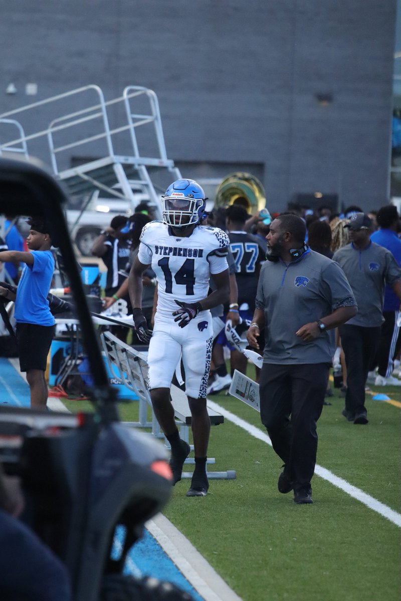 ArvonBacon's tweet photo. Sr. DE Emari Green (@usmaritho) Has Been Impactful In Game 1 For @SHSJagsFootball vs Mays.
A Numerous Of Thunderous Hits In The Backfield.
@najehwilk @HallTechSports1 @BigSkippin_75 @CoachDaniels06 @FNStandouts @FBCoachPineda @baconnetworkllc @RecruitGeorgia https://t.co/5TF4G84VcJ