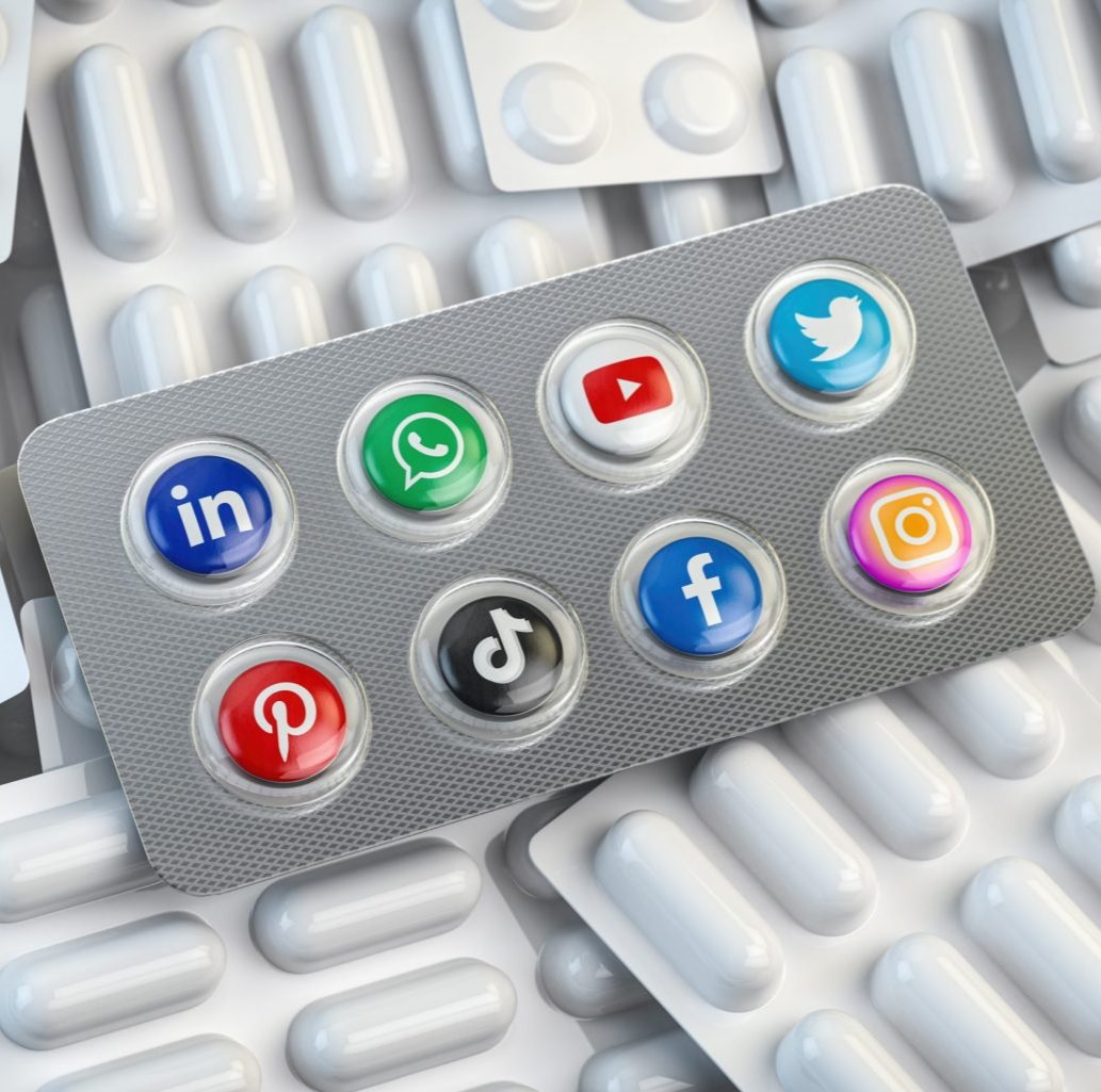 معلومة قد تفيدك أخي الناشط.. 
"الوحدة 8200 واستدراج الناشطين عبر حسابات مزيفة تبدو نسائية"
 الوحدة 8200، وحدة الاستخبارات الإلكترونية الإسرائيلية..، 
تستخدم أساليب متطورة لاستهداف الناشطين، بما في ذلك إنشاء حسابات مزيفة تبدو وكأنها لناشطات يمنيات أو عربيات لاستدراجكم عبر محادثات