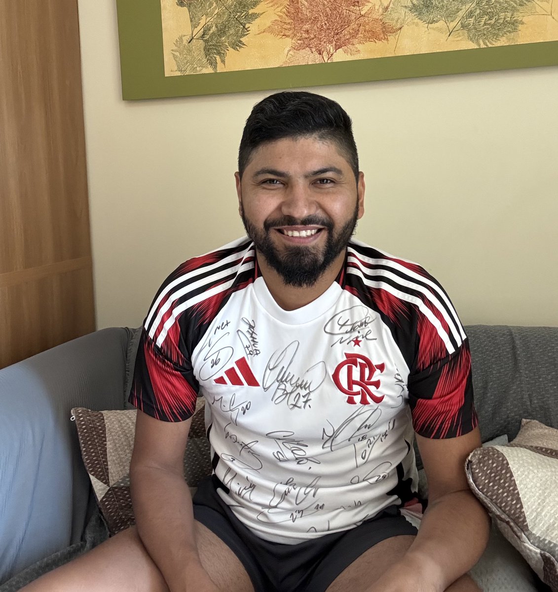 Com minha camisa autografada, não quero guerra com ninguém. #Flamengo