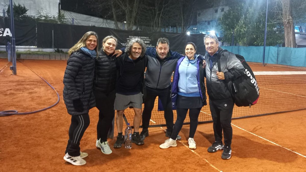 TenisRacingClub's tweet photo. 💙🤍 Resultados!:
✅ Mixto +30 A 2–1 El Porvenir
✅ Mixto +30 B 2–1 Temperley
¡A seguir sumando! 
#RacingTenis #VamosRacing https://t.co/Pg7geFr7XO