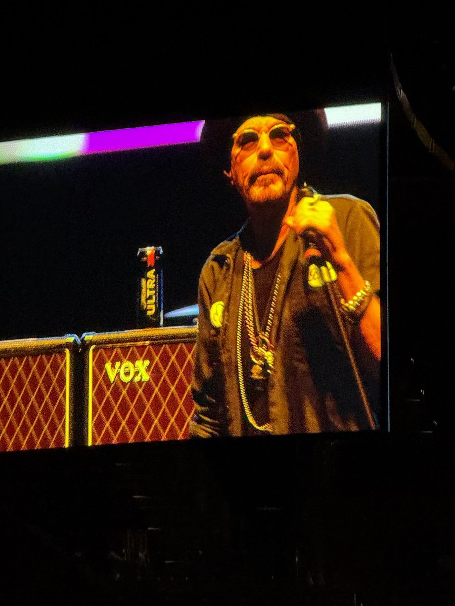 clothasub's tweet image. Corrección! #TheBoxmasters es la banda de Billy Bob Thornton, el actor! Es telonero de The Who