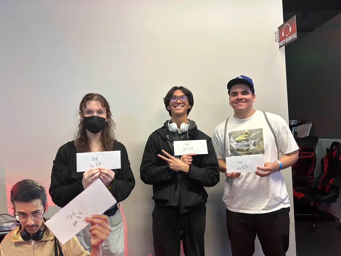 Congrats to Geno for taking this week's #SoCalColosseum #TEKKEN8 #TWT2025 Dojo tournament!

🥇 <a href="/TekkenGeno/">ImBad | Geno</a> 
🥈 <a href="/J8A92316/">J8A - Julian Ochoa</a> 
🥉 shmoogey
4⃣ <a href="/RobCastnon/">shmunky</a>