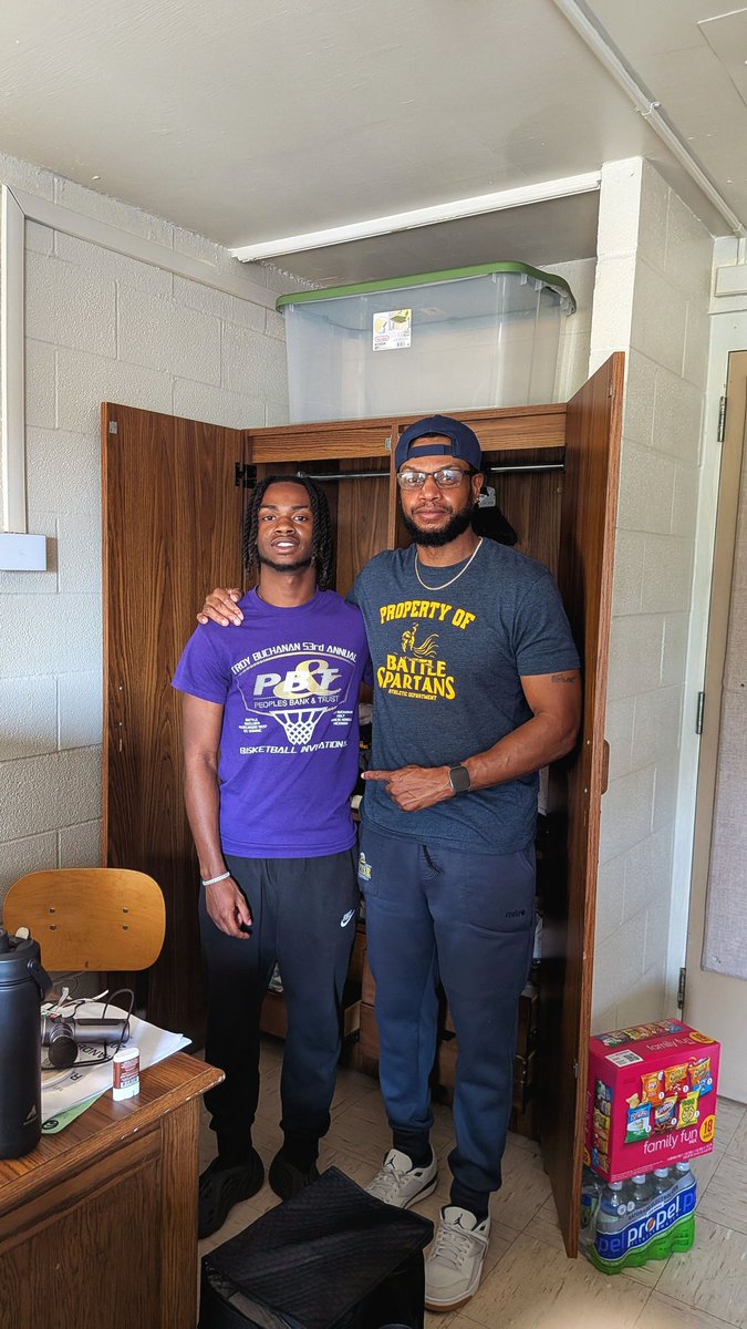 vnhere's tweet image. All moved in!