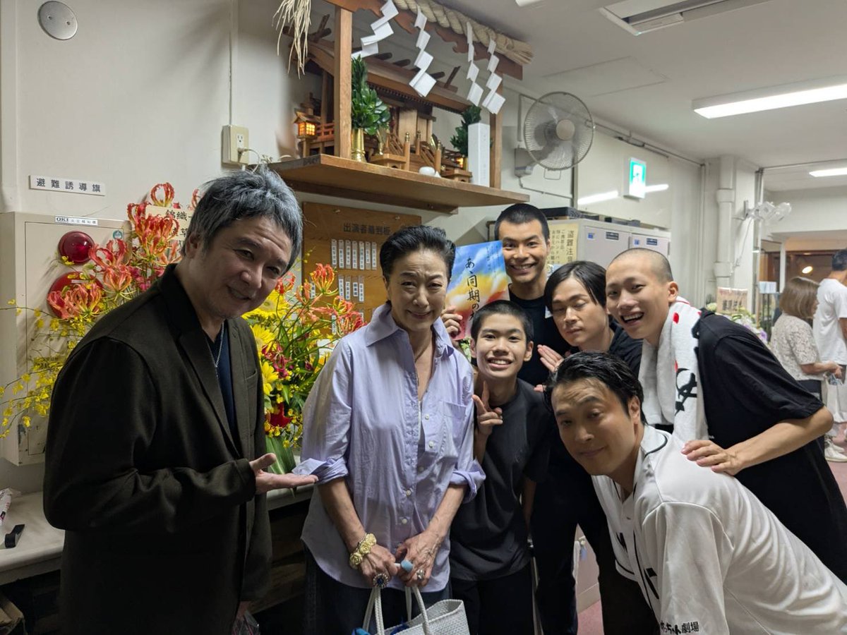 ひでかず様御一行 やっぱ石倉さん、楽屋に来られても迫力があります。 急なお声掛けだっ